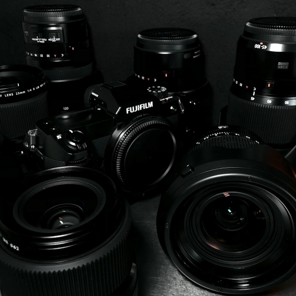 there-he-is-the-new-fuji-gfx100s-with-all-the-lenses