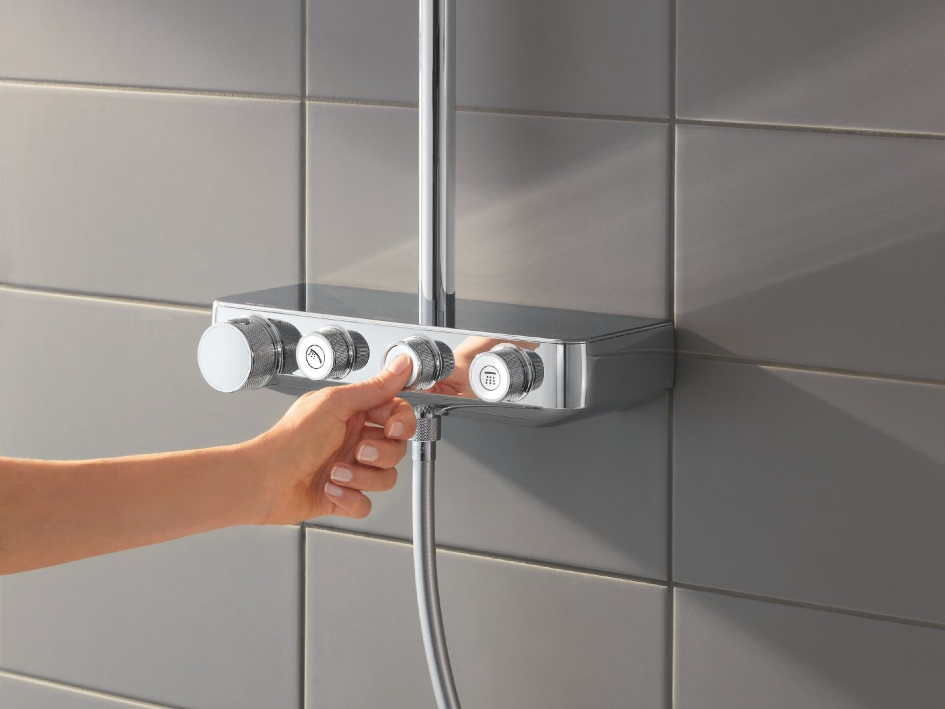 GROHE SmartControl heeft een innovatieve douchebediening waarmee je moeiteloos het 