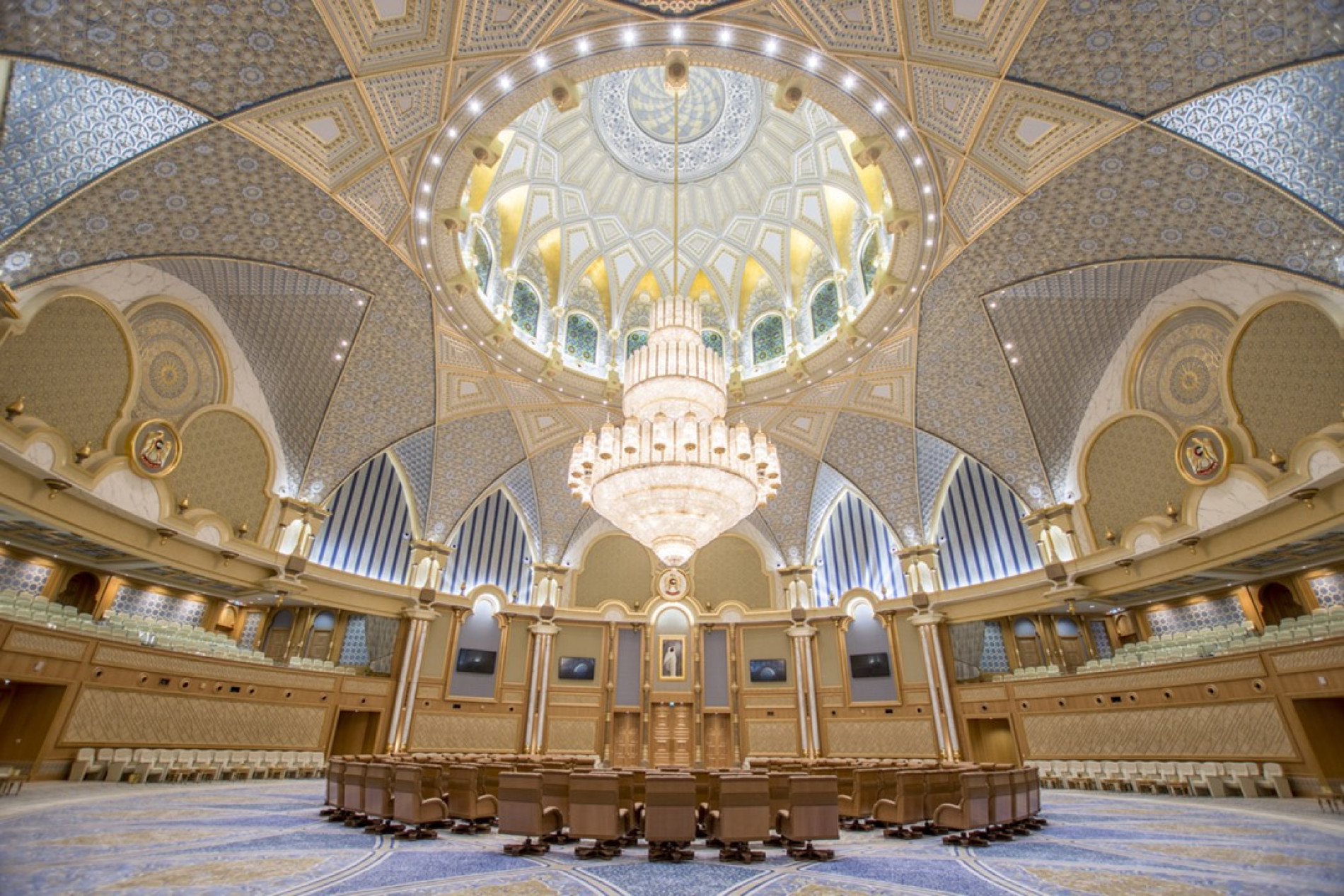 Dit nieuwe presidentiële paleis in Abu Dhabi is een van de meest prestigieuze gebouwen