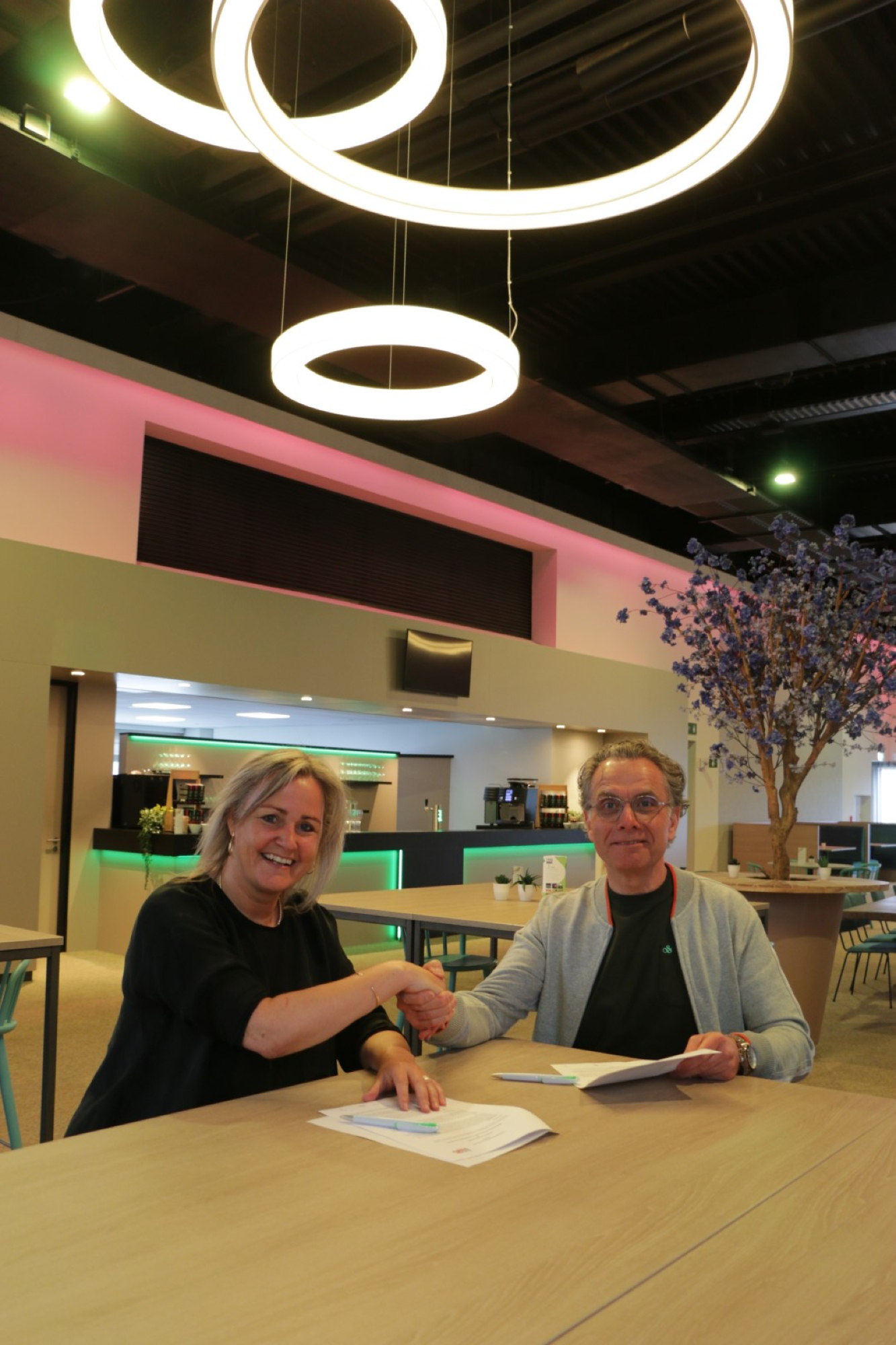 Foto: Irma de Hoon, Business Unit Director Building van Easyfairs en John de Joode, 