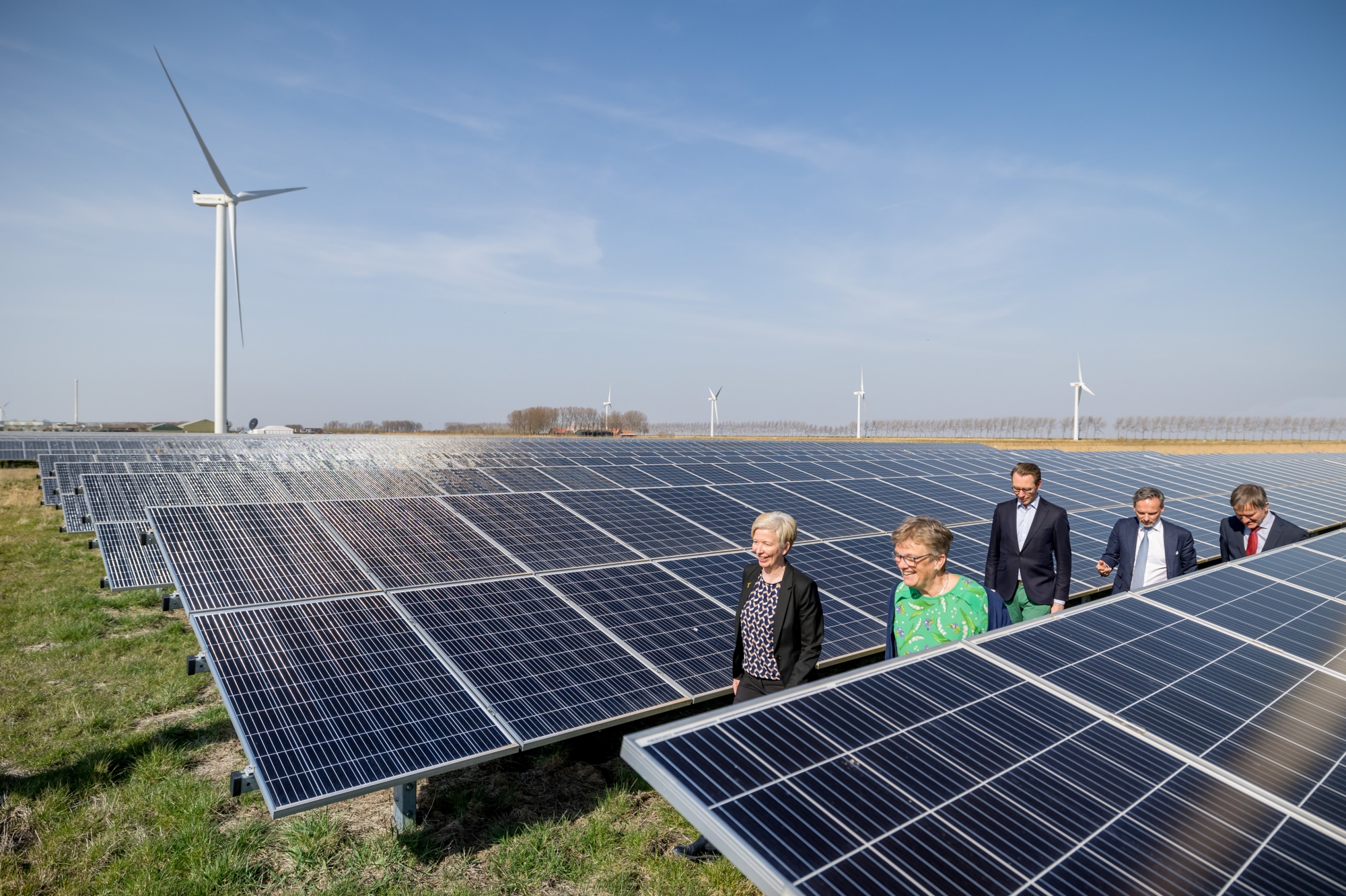 Energiepark Haringvliet: combinatie wind, zon en batterijen