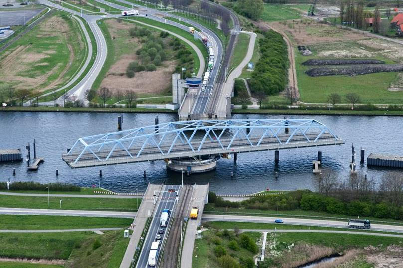 Rijkswaterstaat vervangt installaties draaibruggen 