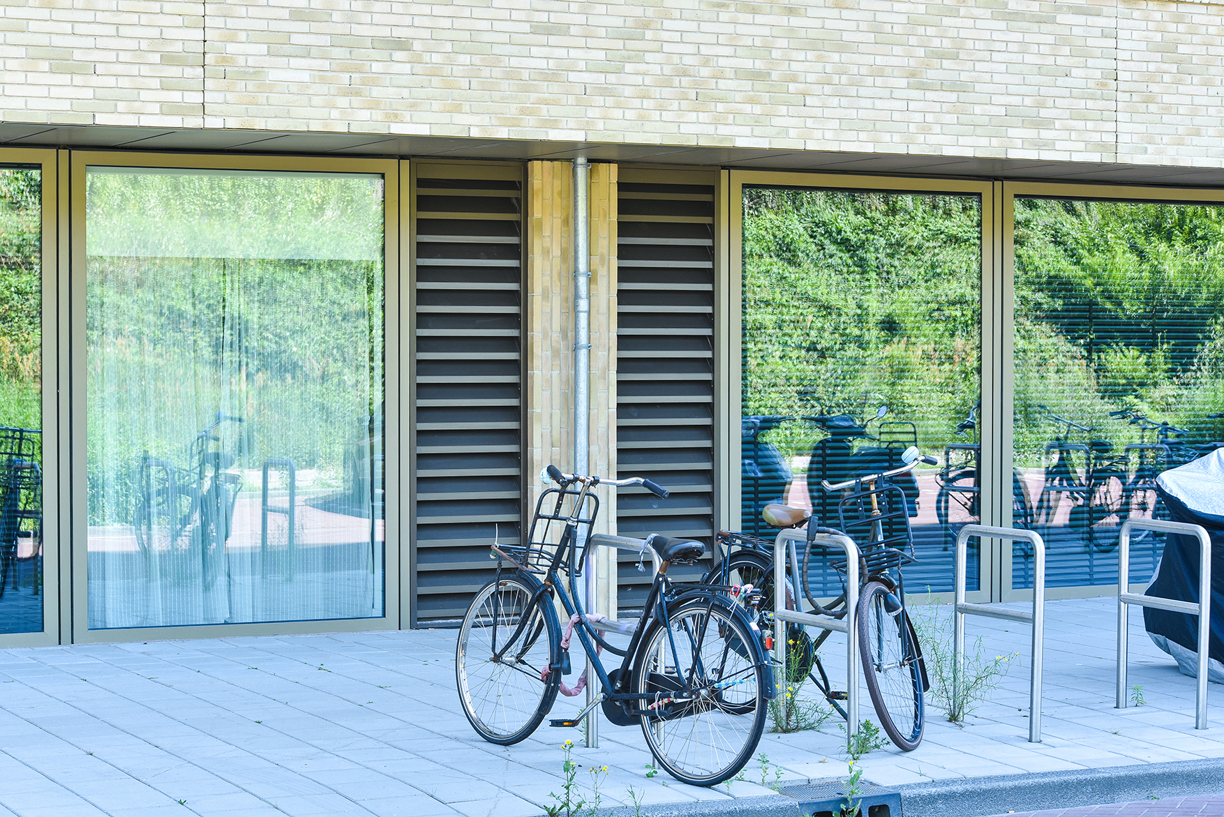 Geluiddempende muurroosters voor geluidluwe gevel