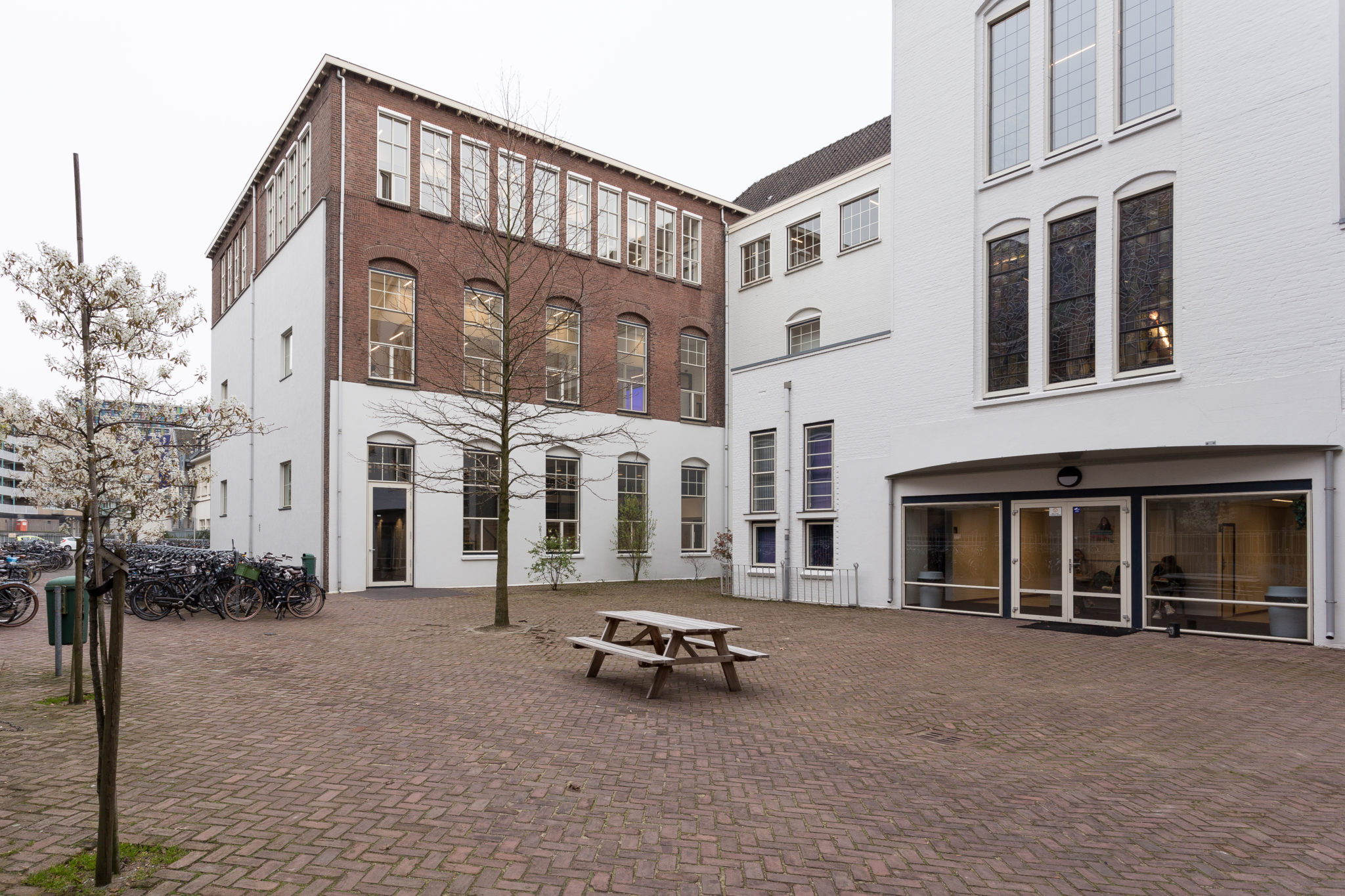 Stedelijk Gymnasium van Zenber: Van aula naar baula