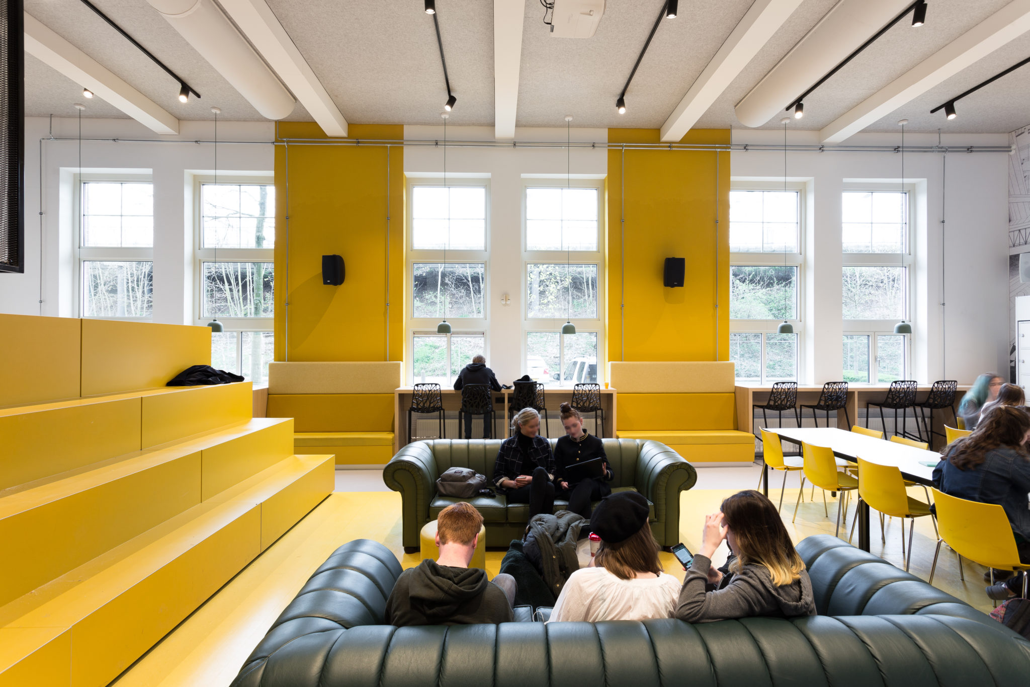 Stedelijk Gymnasium van Zenber: Van aula naar baula