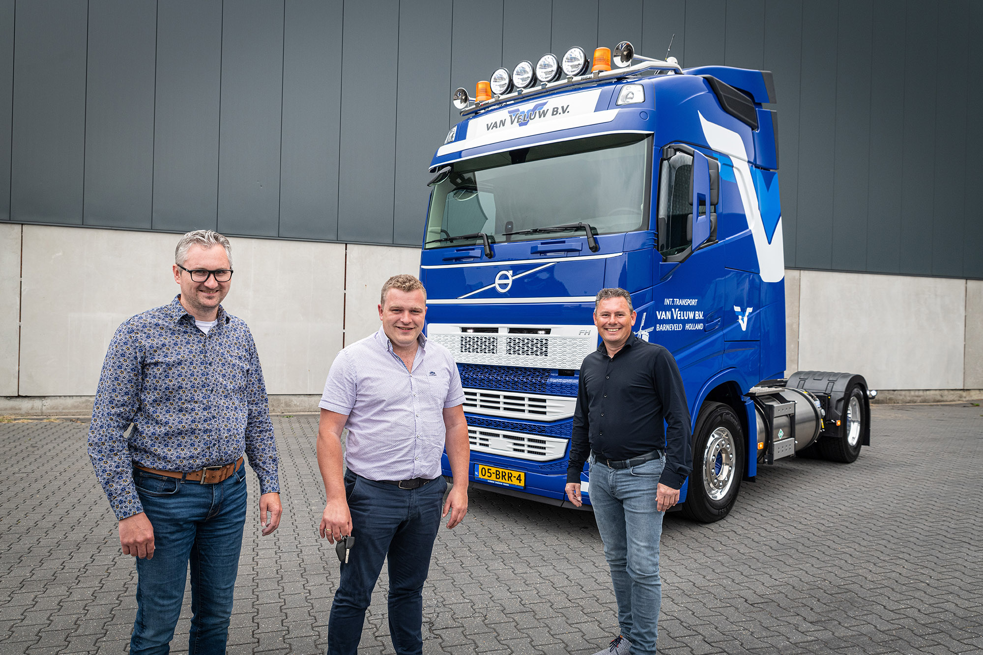 Eerste Volvo FH LNG voor Internationaal Transport van Veluw