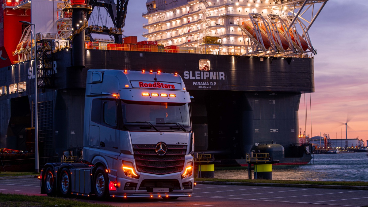 Actros Powerliner – by Mercedes-Benz Trucks NL