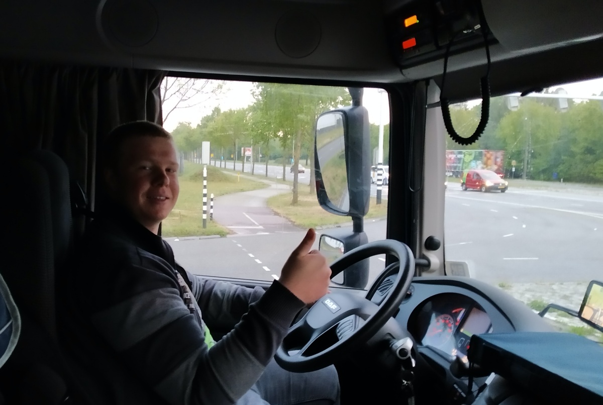 Erwin Mulder rijdt touringcar én vrachtwagen