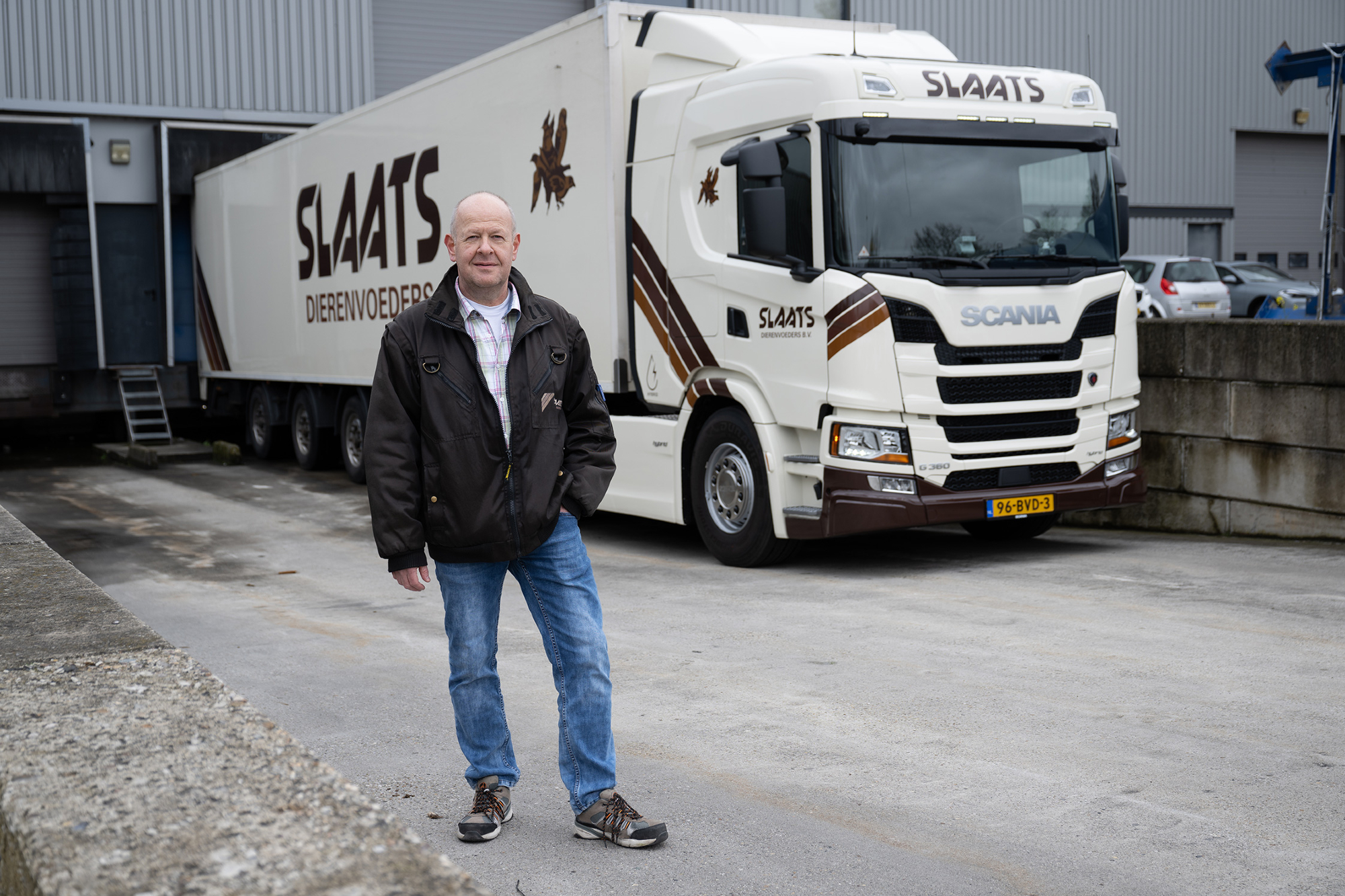 Slaats Dierenvoeders op weg met hybride-elektrische Scania