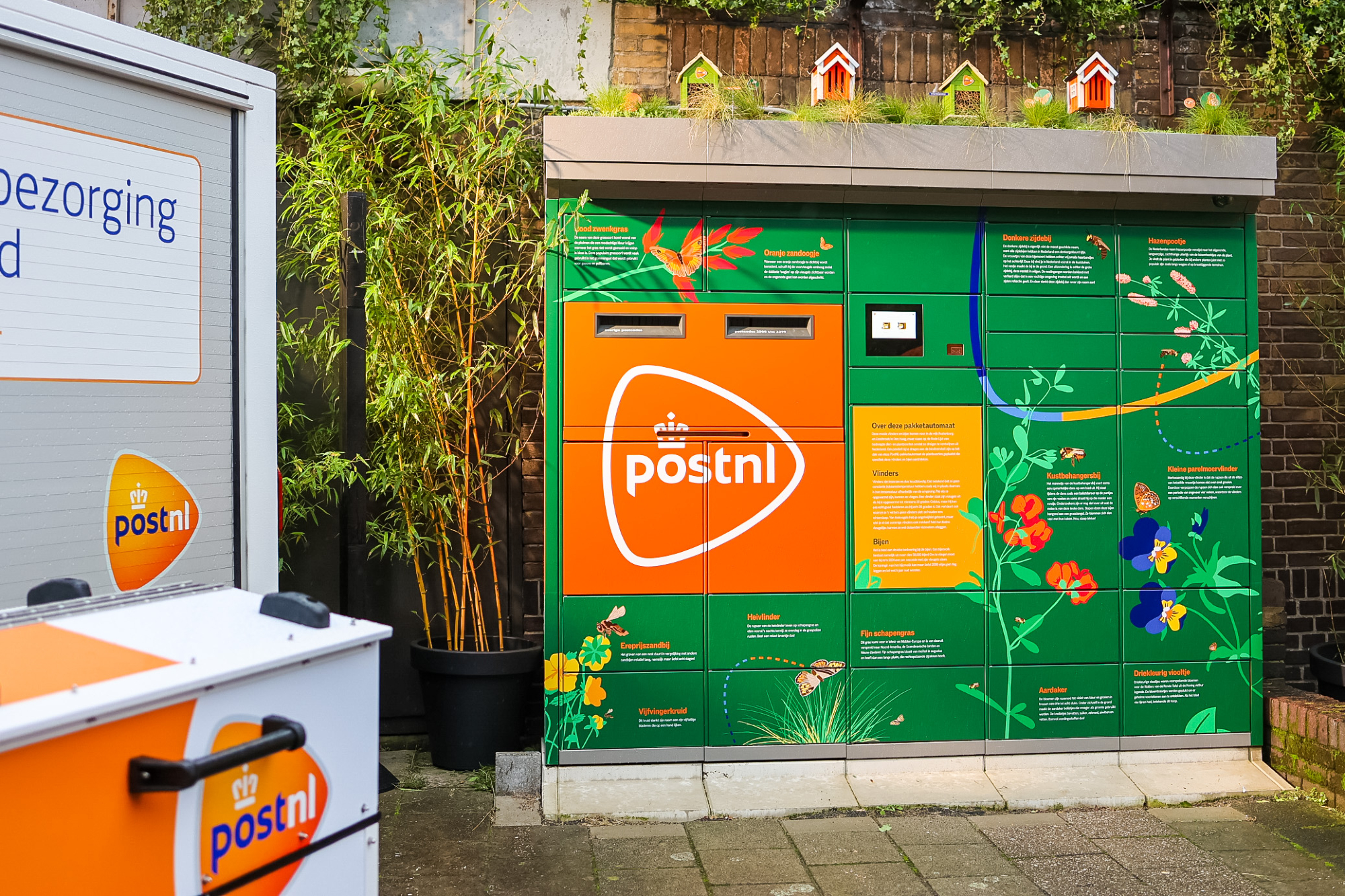 PostNL pakketautomaat met stadstuintje