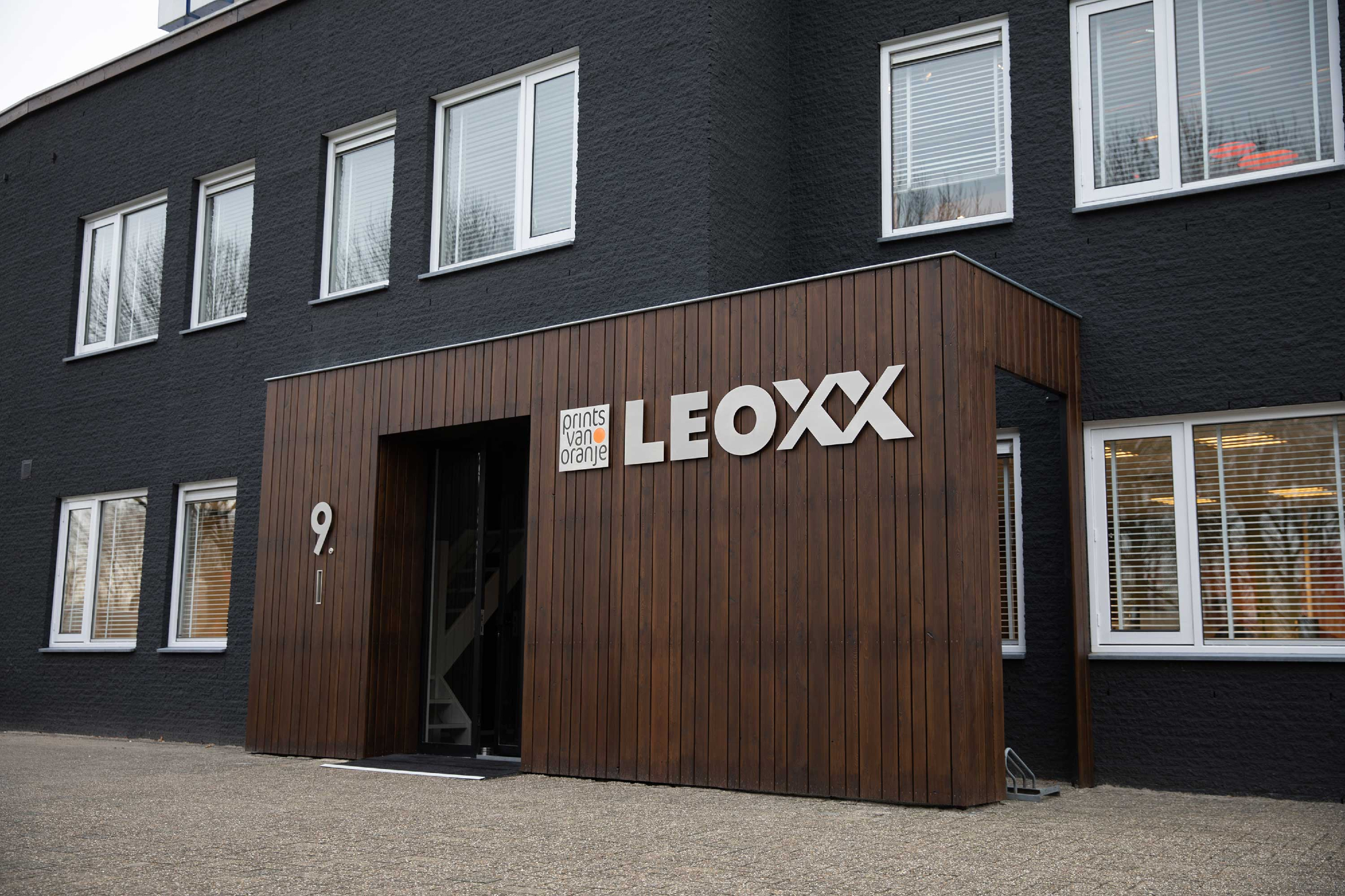 Hillfloor Group neemt LEOXX over