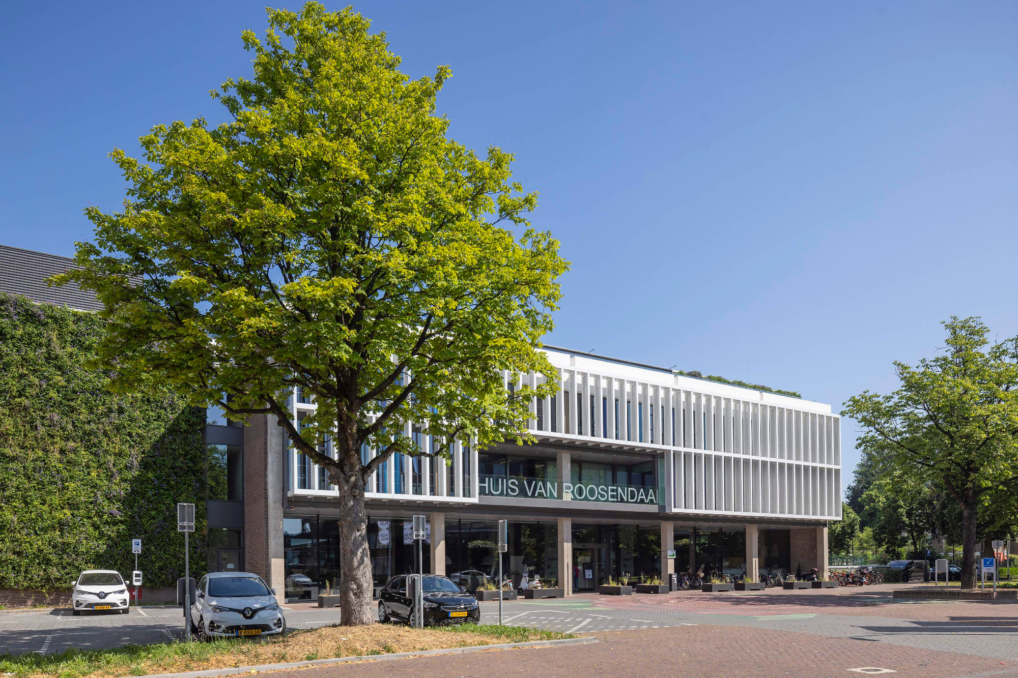 Huis van Roosendaal: transparant stadskantoor