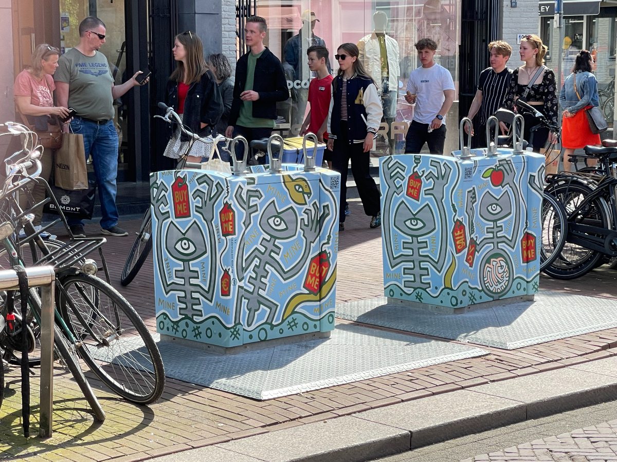 In zijn woonplaats 's Hertogenbosch wil Hoedemakers met zijn project Urban Fishing laten zien dat spullen uiteindelijk de zeeën en oceanen vervuilen. (Foto: Ben Nienhuis)