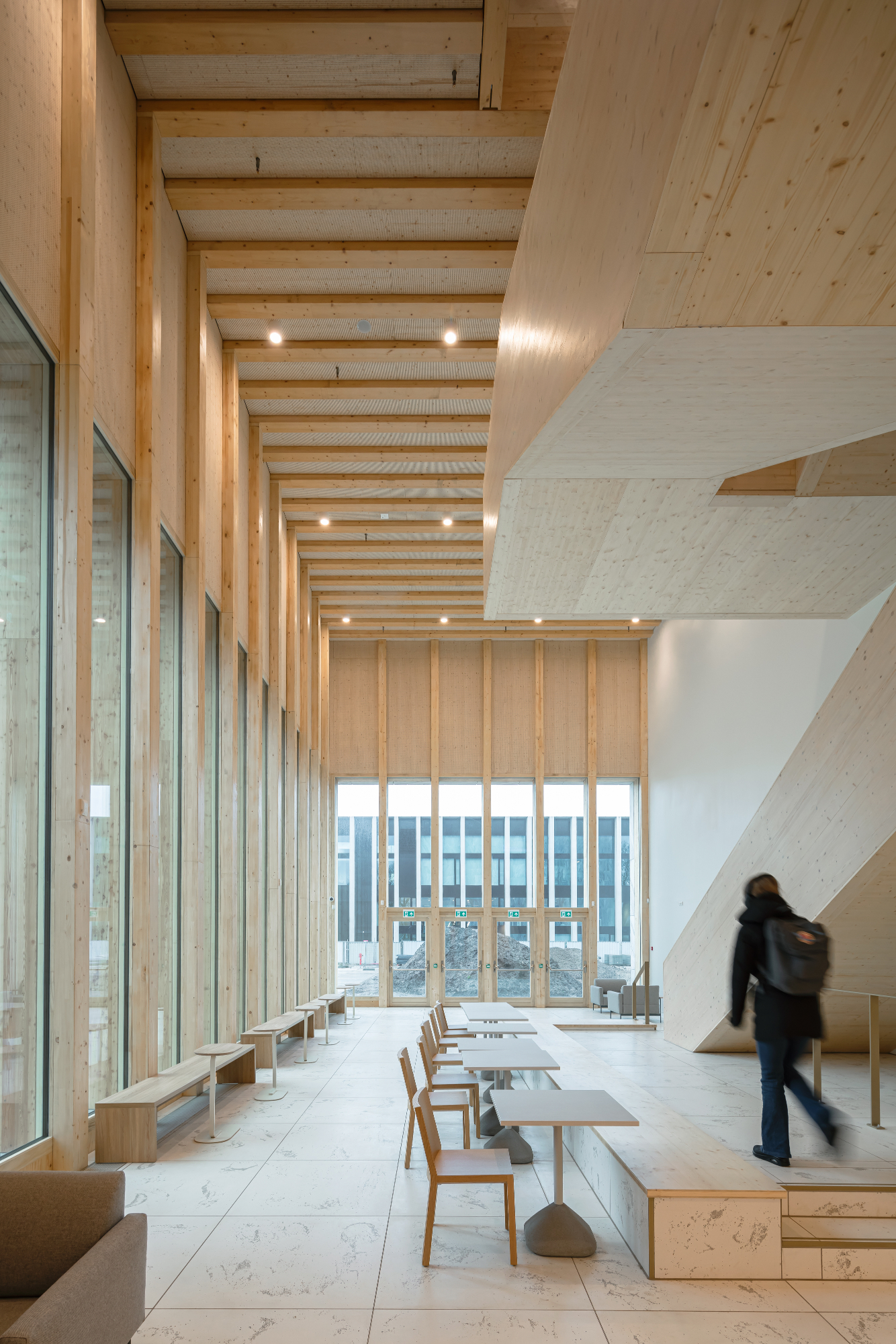 Eerste houten college-gebouw in Europa