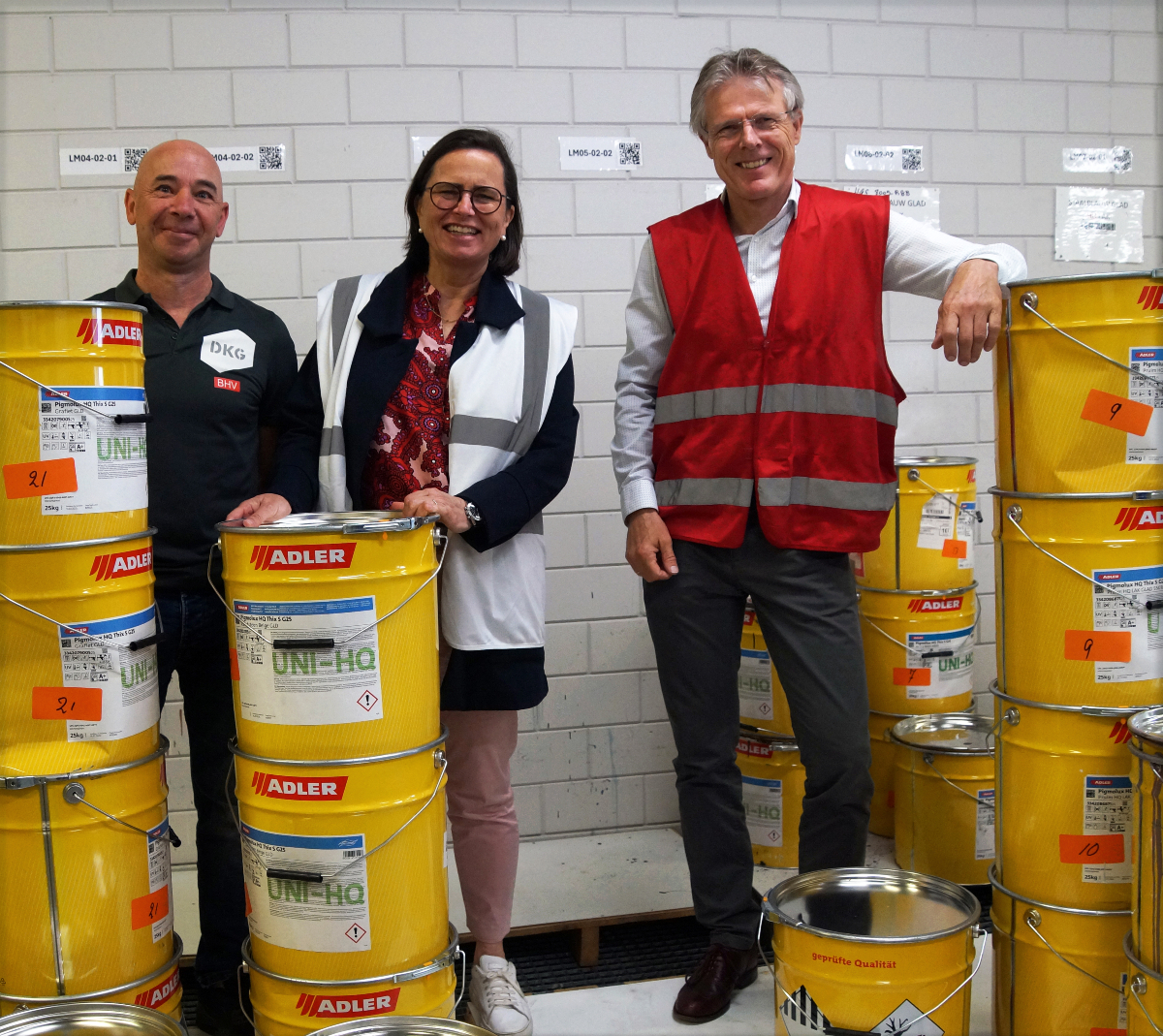 Claudia Berghofer (Head of Corporate Communications ADLER), Jaap Hellemons (teamleider lakafdeling DKG)(l) & Jos Wennekes (Manager Inkoop DKG)(r)