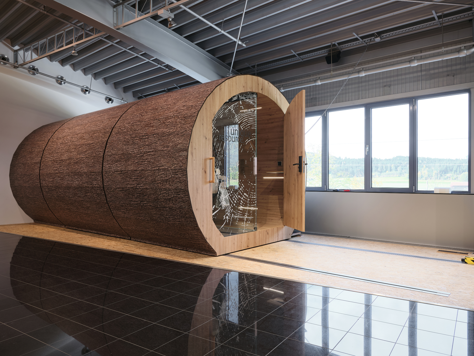 Micro living én circulair wonen in een oversized boomstam!