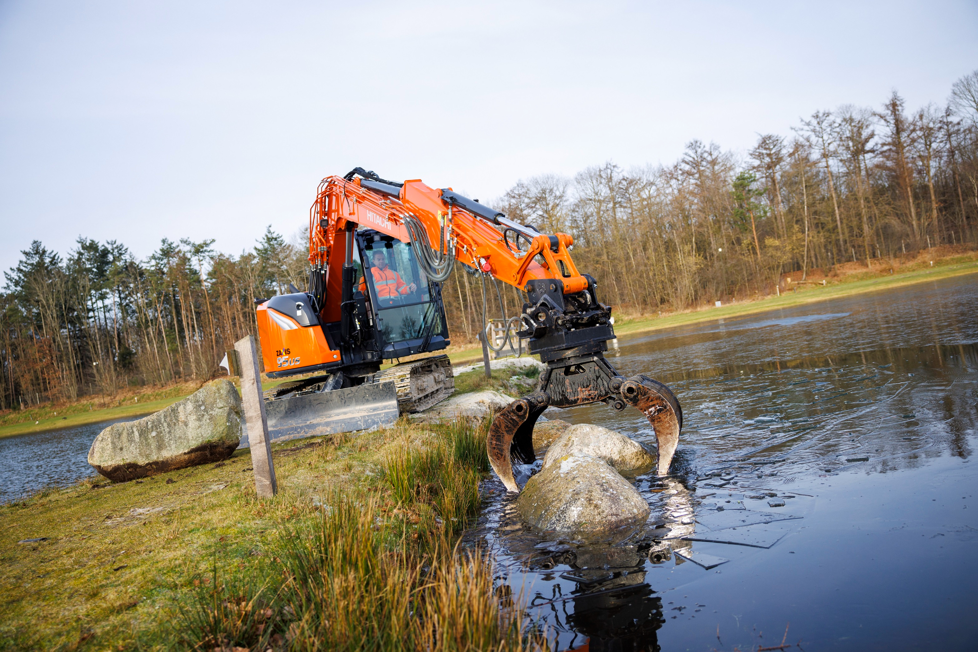 Twee nieuwe Zaxis-7 compacte graafmachines van Hitachi